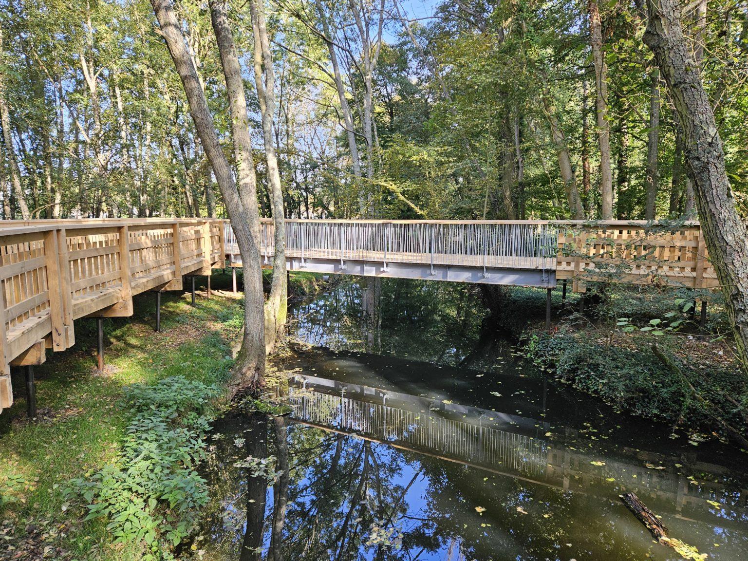 Passerelle structure métallique Tournan en Brie 77 par Dynamique